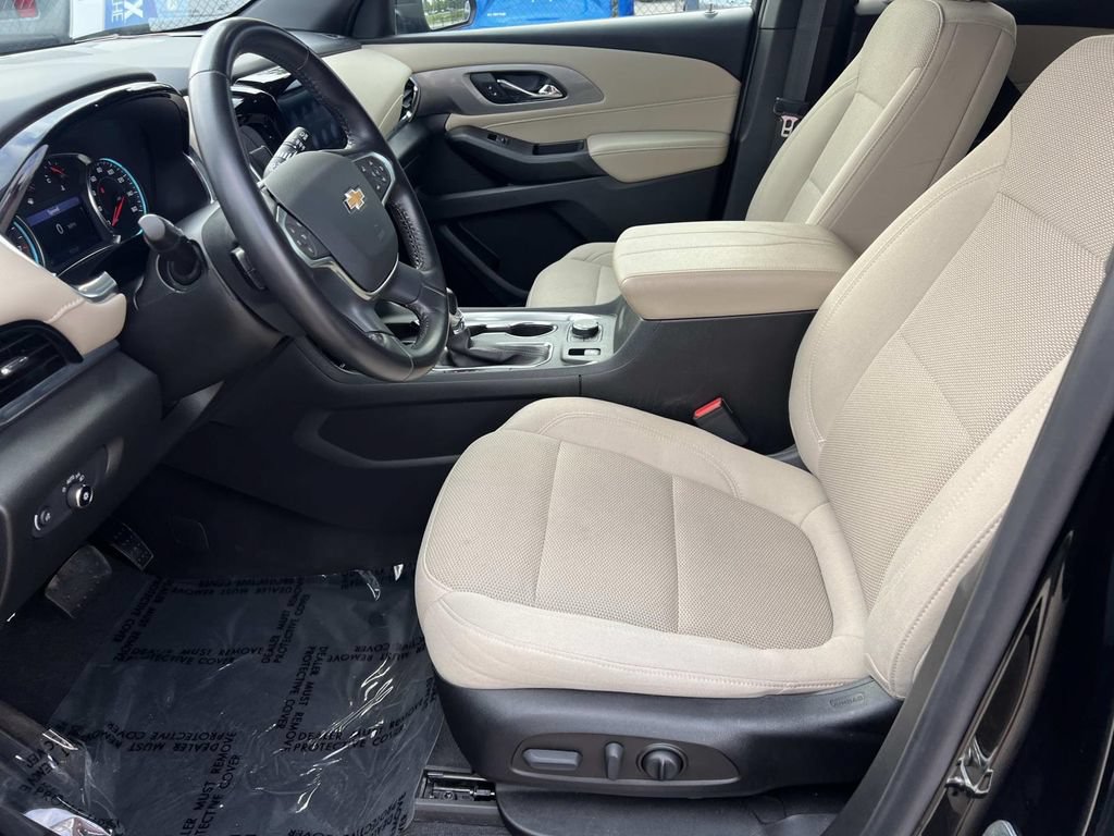 Used 2022 Chevrolet Traverse LT FWD image 15