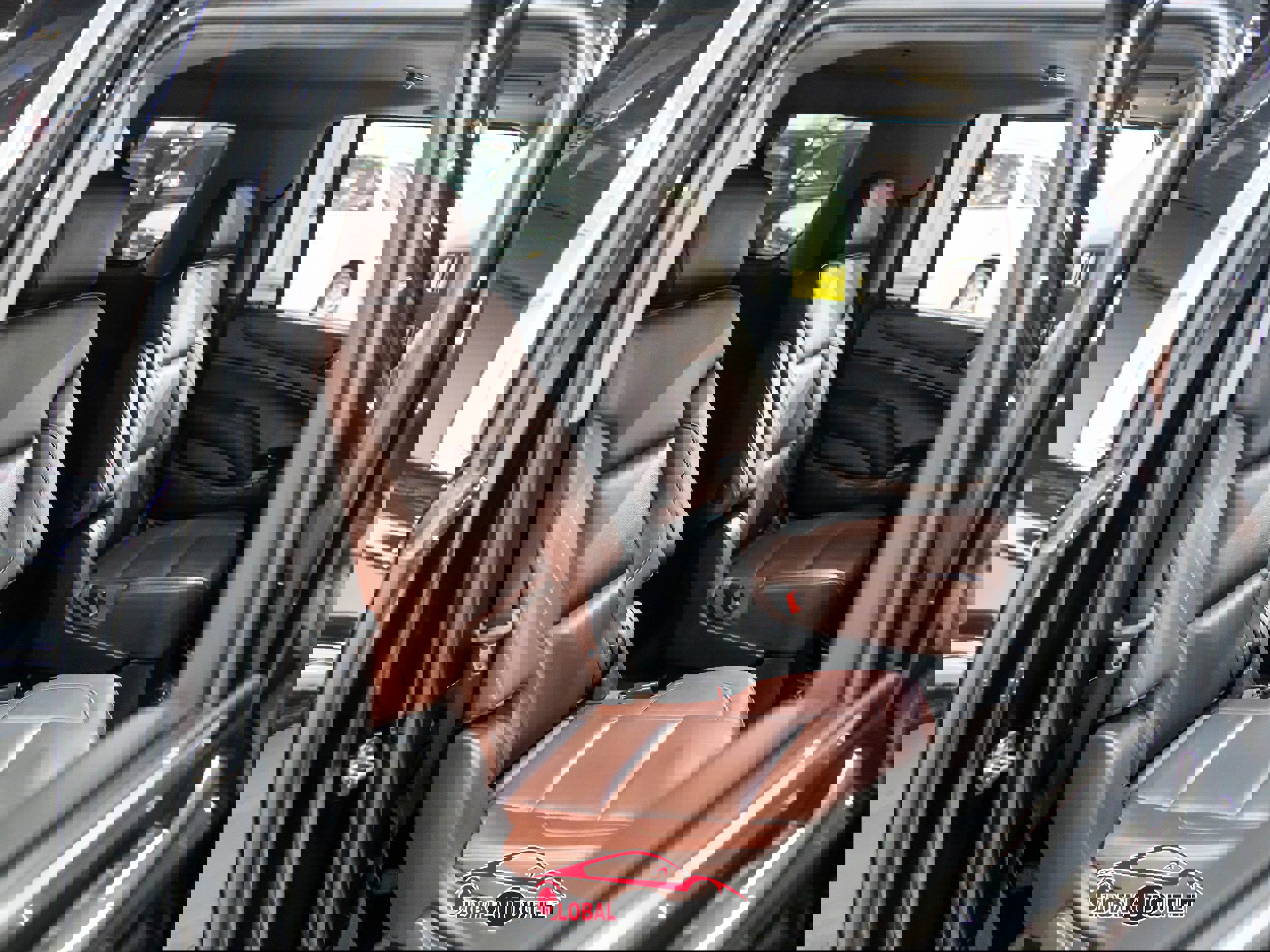 Used 2019 Chevrolet Suburban Premier w/ Premier Plus Edition image 18