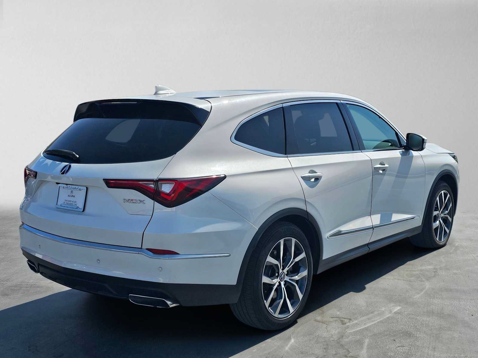 Certified 2023 Acura MDX w/ Technology Package FWD image 3