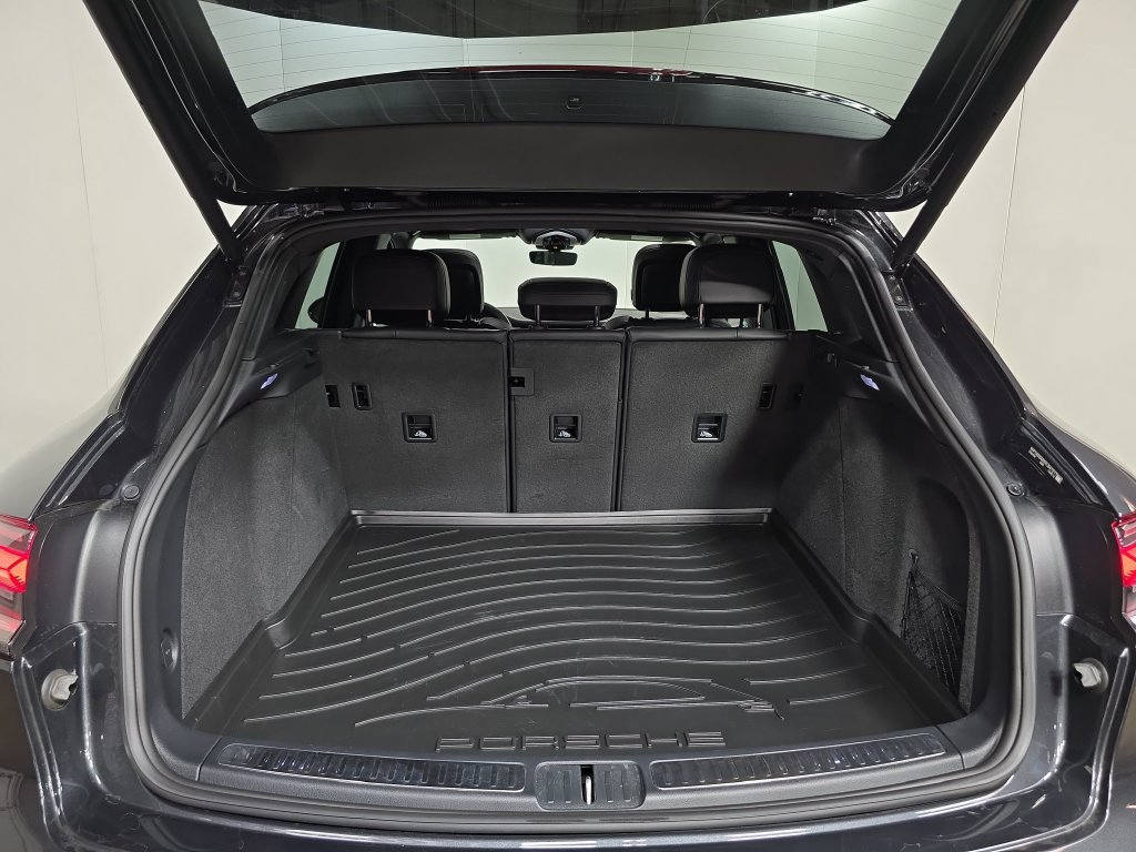 Certified 2026 Porsche Macan S AWD/4WD image 25