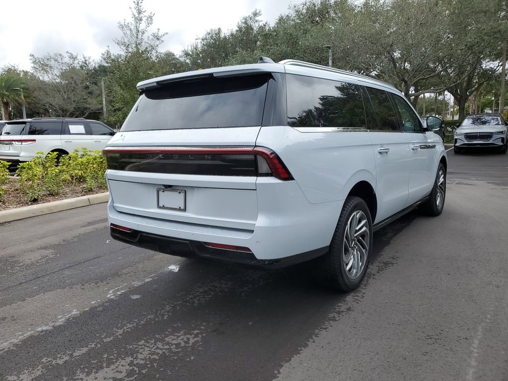 New 2025 Lincoln Navigator L Reserve image 4