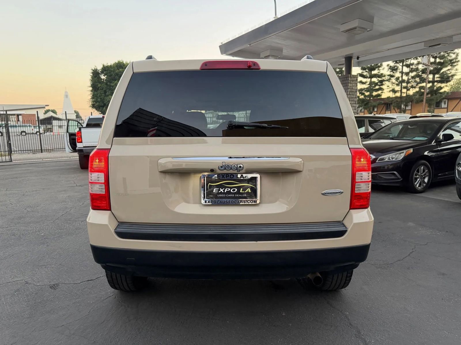 Used 2016 Jeep Patriot Latitude w/ Sun/Sound Group image 14