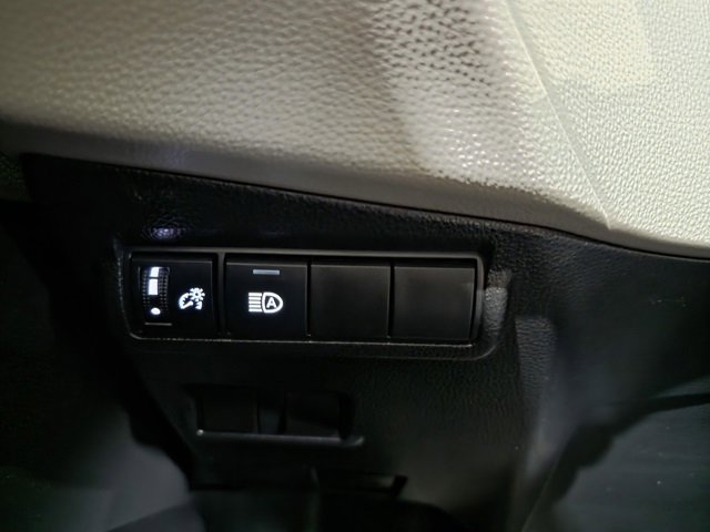 Used 2023 Toyota Corolla Cross L image 18