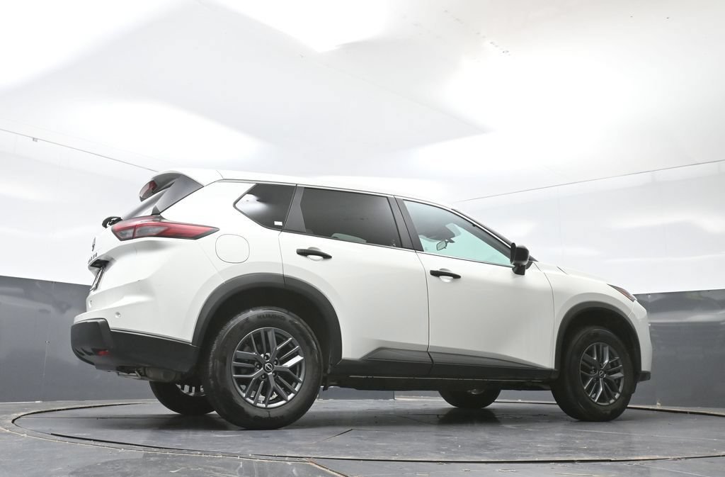Used 2024 Nissan Rogue S FWD image 47