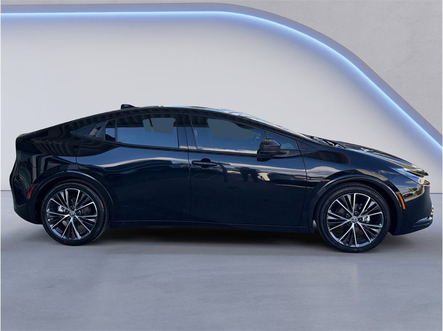 Used 2024 Toyota Prius XLE FWD image 7