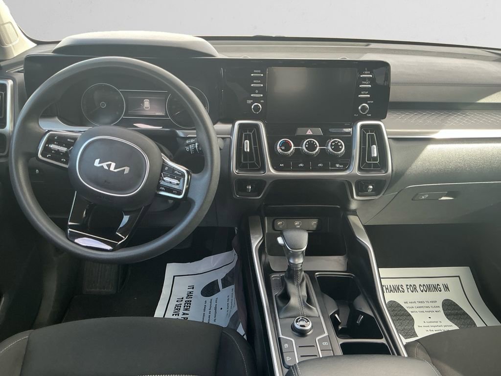 Used 2023 Kia Sorento LX image 10