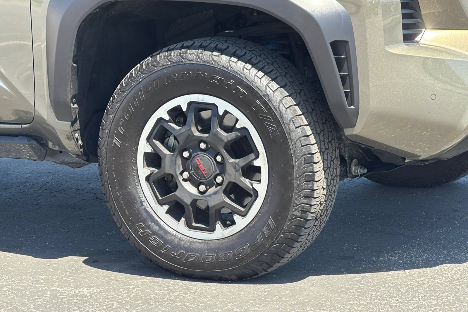 Used 2025 Toyota Tacoma TRD Off-Road w/ TRD Off Road Upgrade Package AWD/4WD image 27