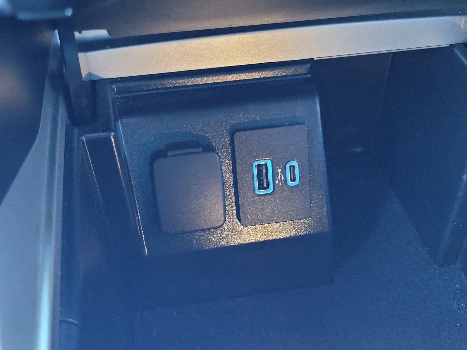 Used 2023 Ford Explorer XLT w/ Equipment Group 202A image 24