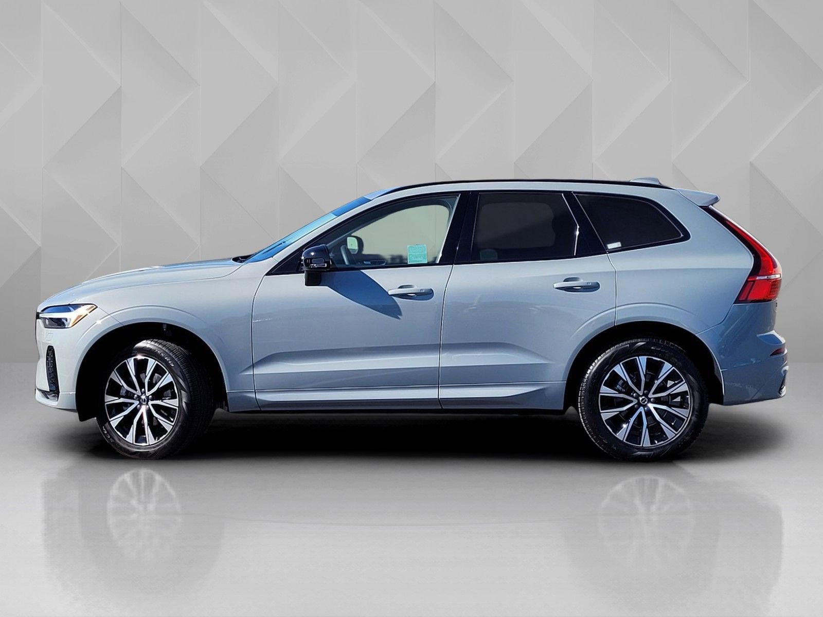 Certified 2025 Volvo XC60 B5 Core w/ Protection Package Premier image 3