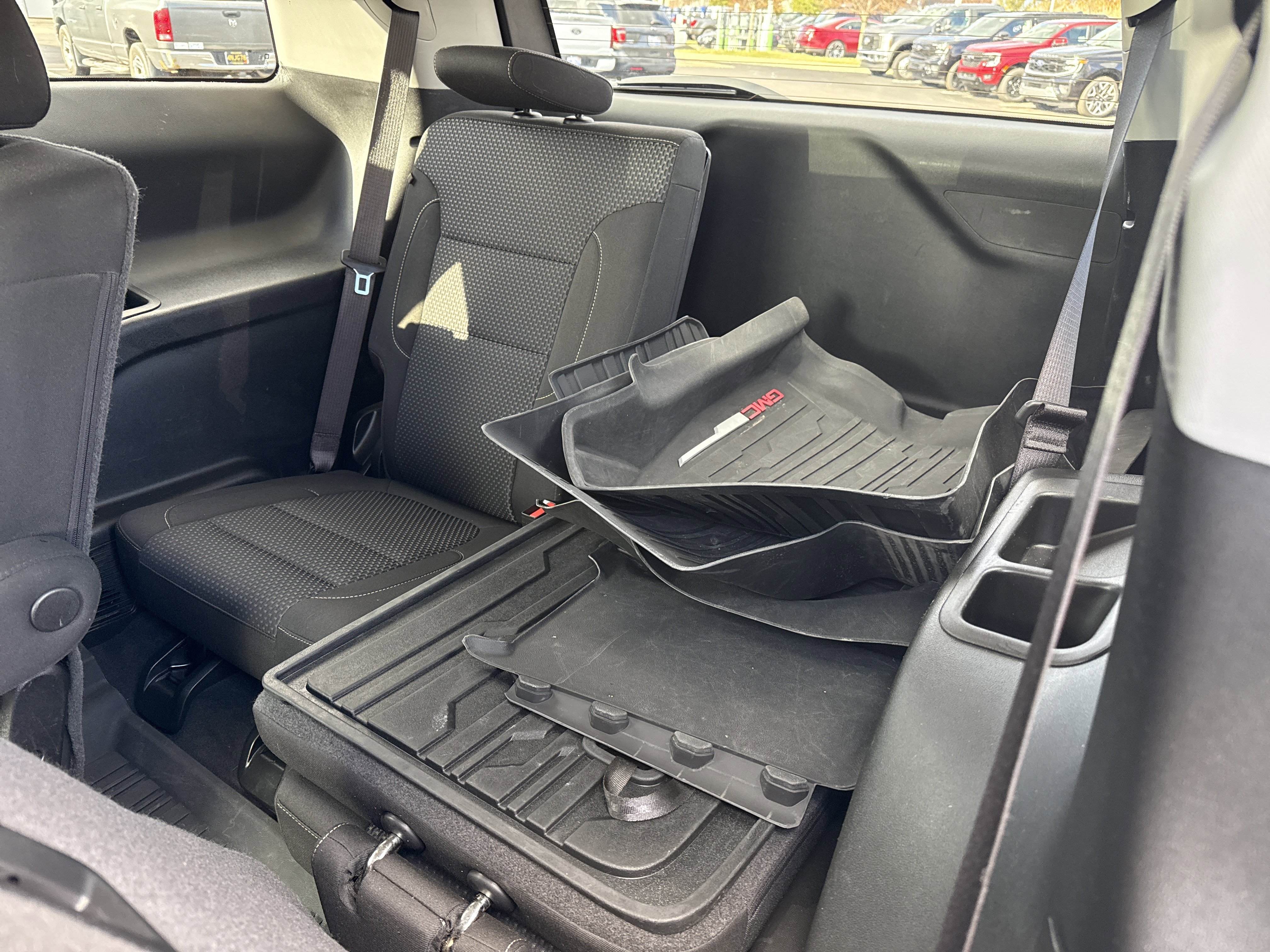 Used 2023 GMC Acadia SLE w/ Driver Convenience Package image 13