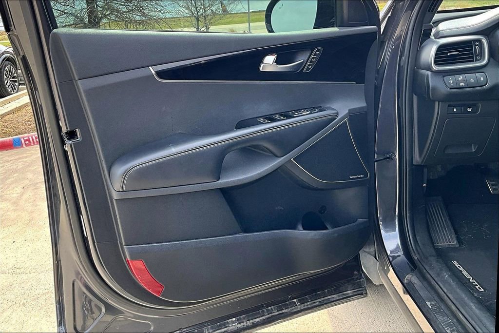 Used 2019 Kia Sorento SX image 21