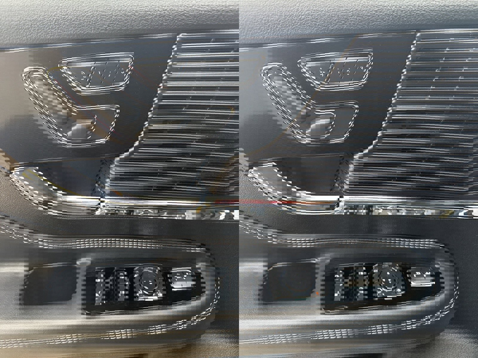 Used 2022 Lincoln Corsair AWD w/ Equipment Group 101A image 16