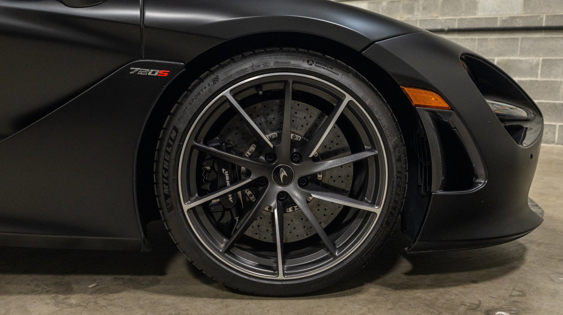 Used 2020 McLaren 720S Spider image 33