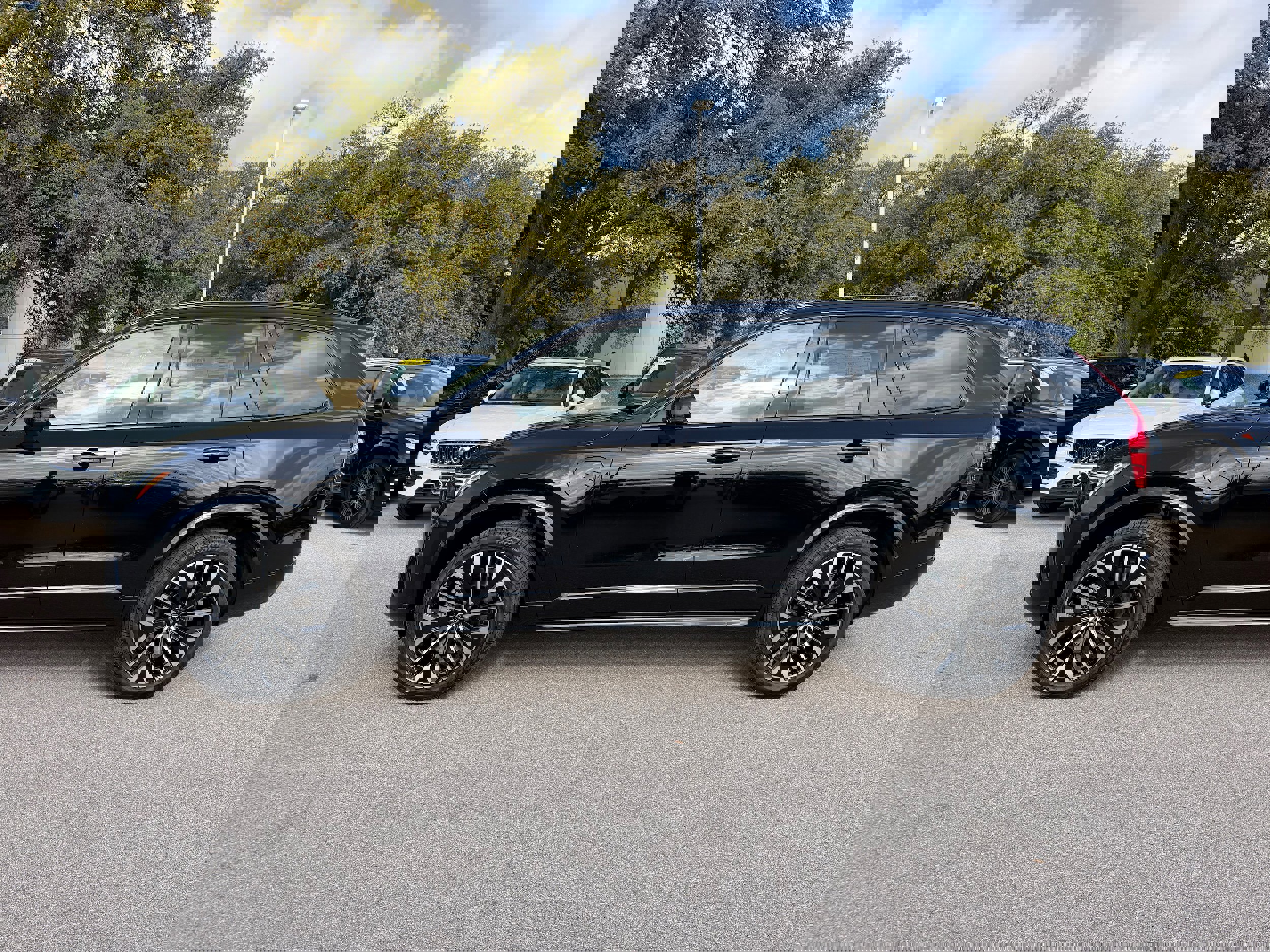 New 2026 Volvo XC90 T8 Ultra w/ Protection Package Premier image 3