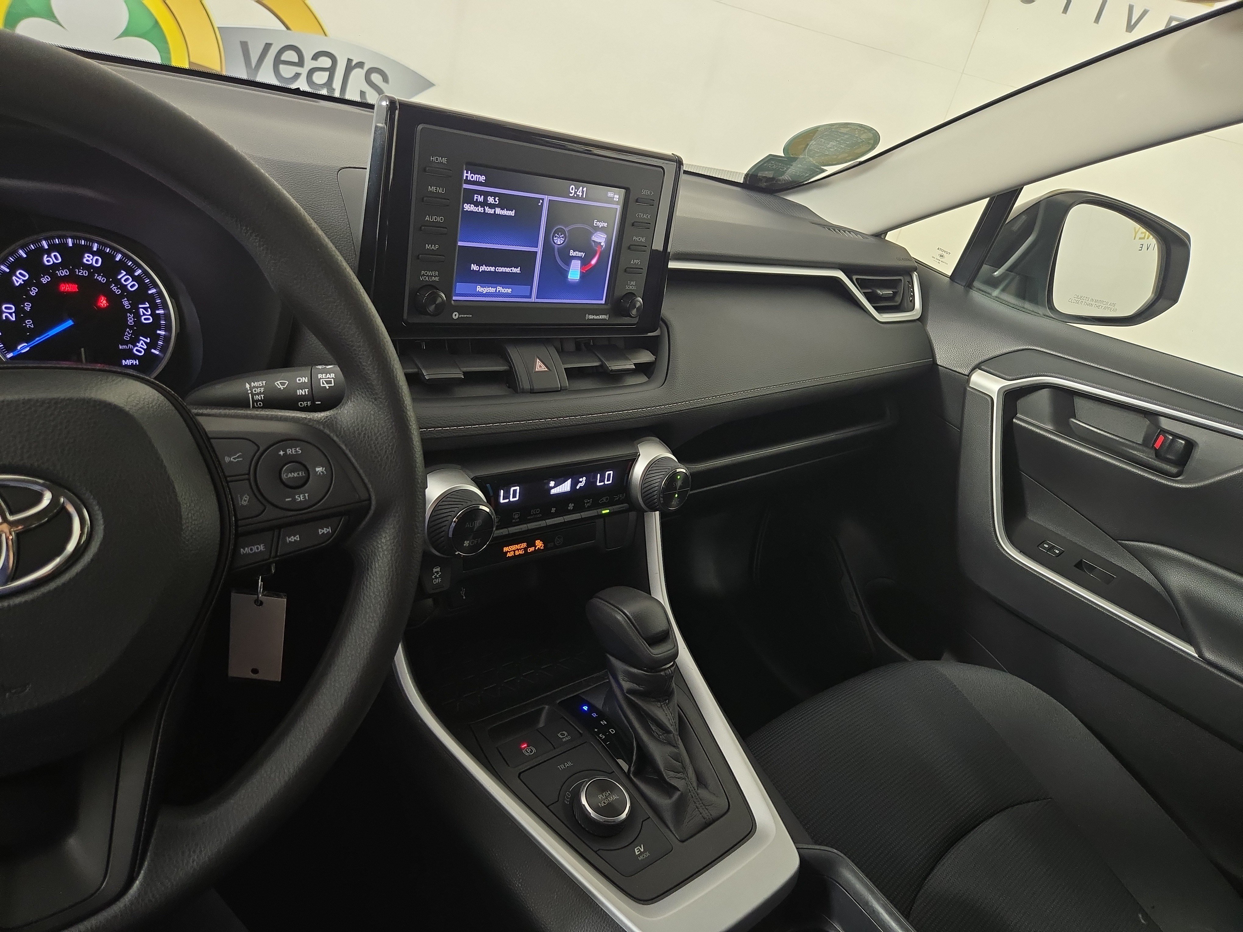 Used 2021 Toyota RAV4 LE AWD/4WD image 24