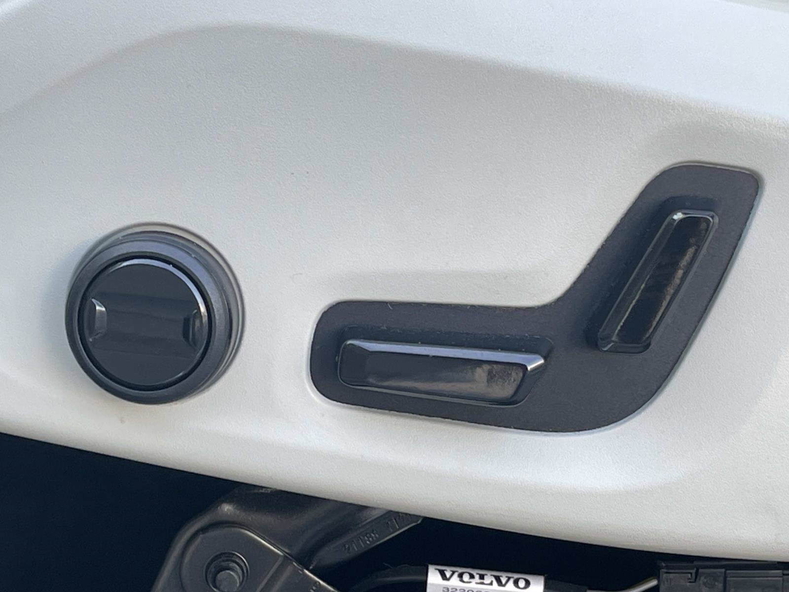 Used 2022 Volvo XC90 T5 Momentum w/ Protection Package Premier image 20