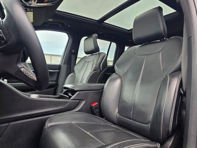 Certified 2022 Jeep Grand Cherokee Overland w/ Advanced Protech Group III AWD/4WD image 16