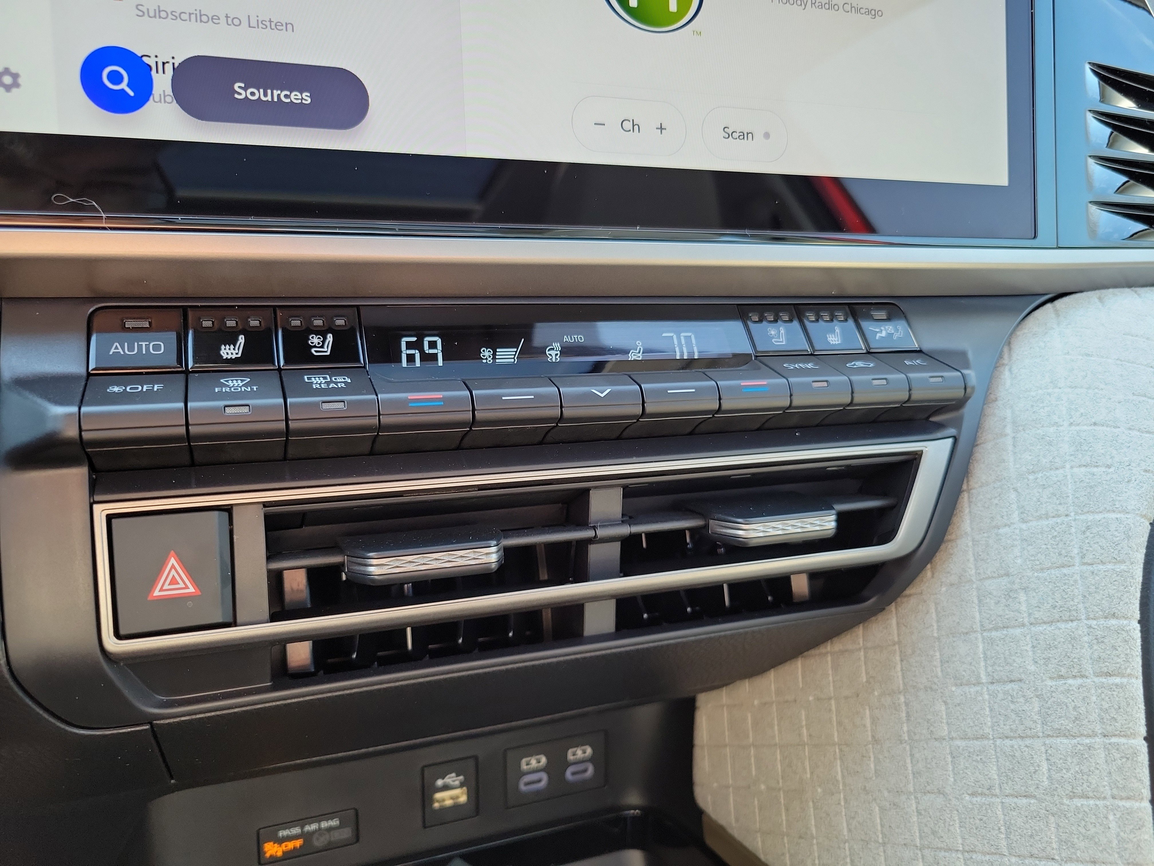 Certified 2025 Toyota Camry XLE w/ Premium Plus Package image 32