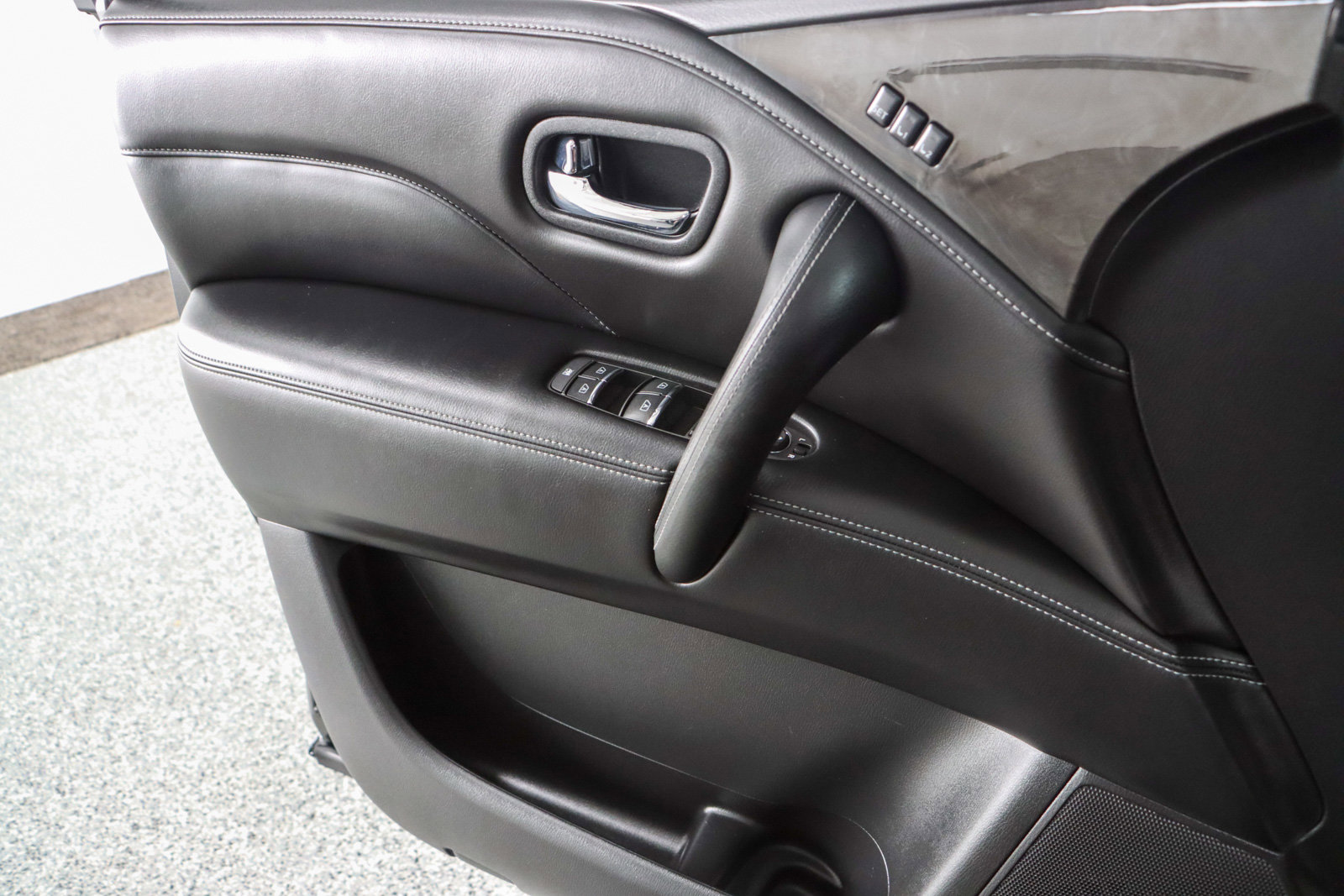 Used 2023 INFINITI QX80 Luxe w/ Cargo Package RWD image 24