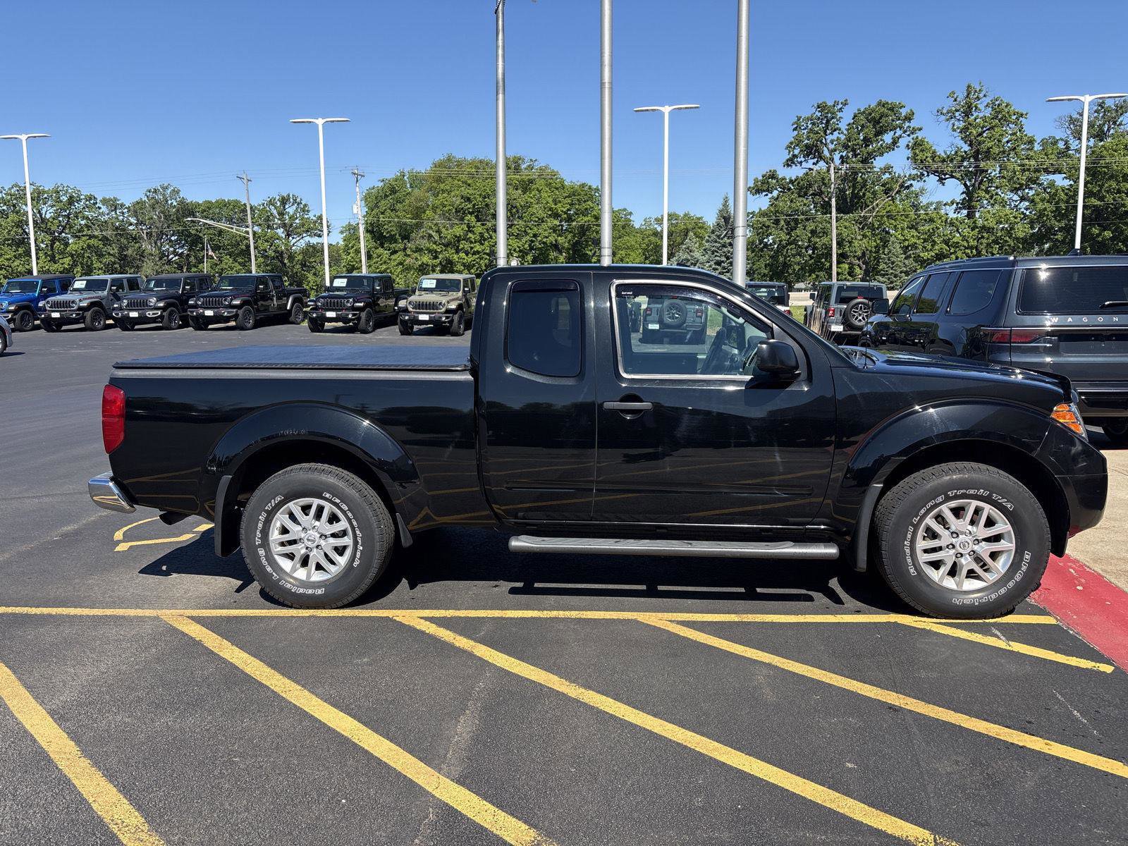 Used 2016 Nissan Frontier SV w/ SV Value Truck Package AWD/4WD image 5