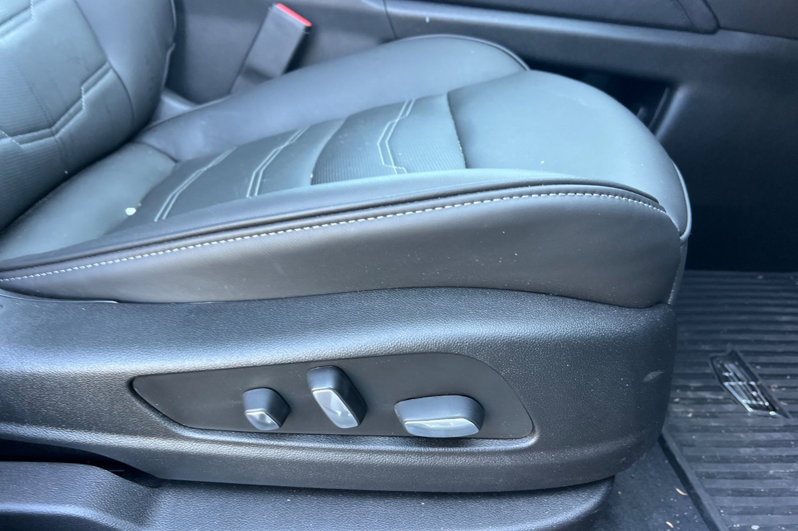 Certified 2024 Cadillac XT6 Sport w/ Platinum Package image 22