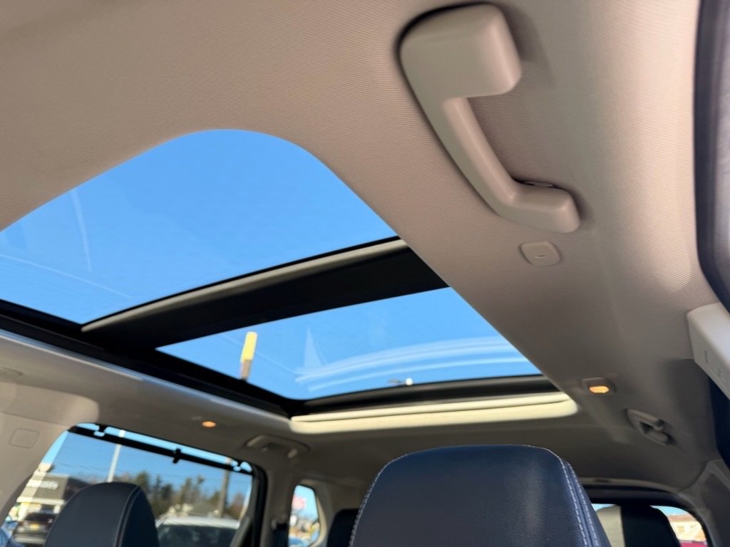 Used 2023 Nissan Rogue SL w/ SL Premium Package image 16