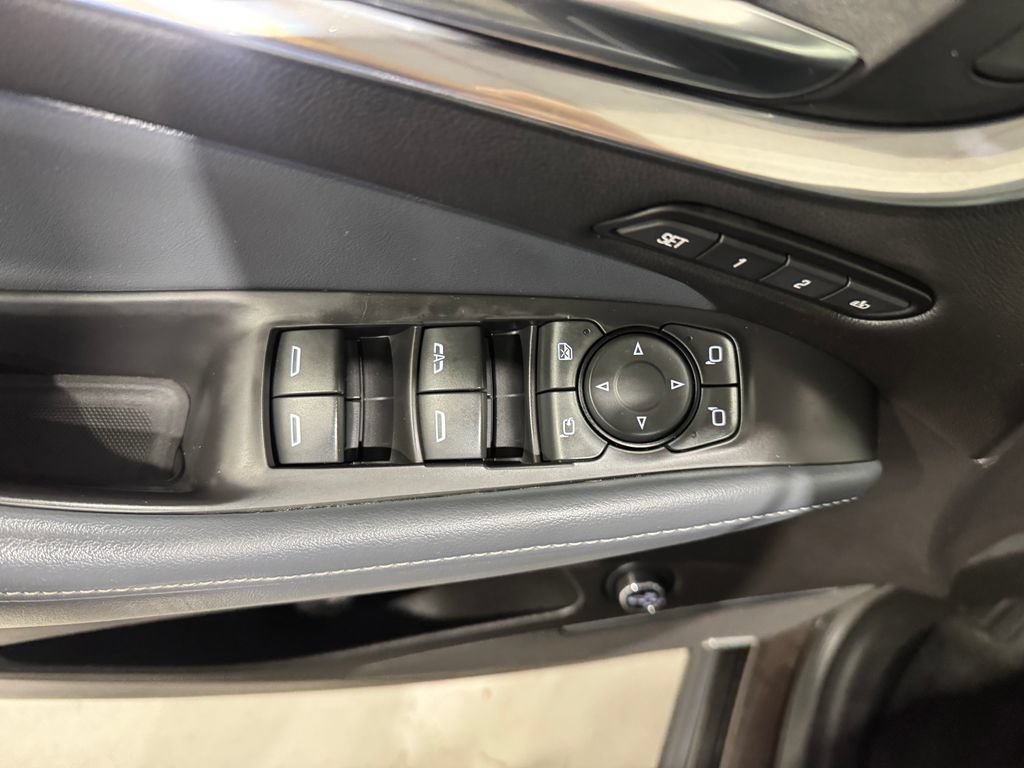 Used 2018 Buick Enclave Premium AWD/4WD image 17