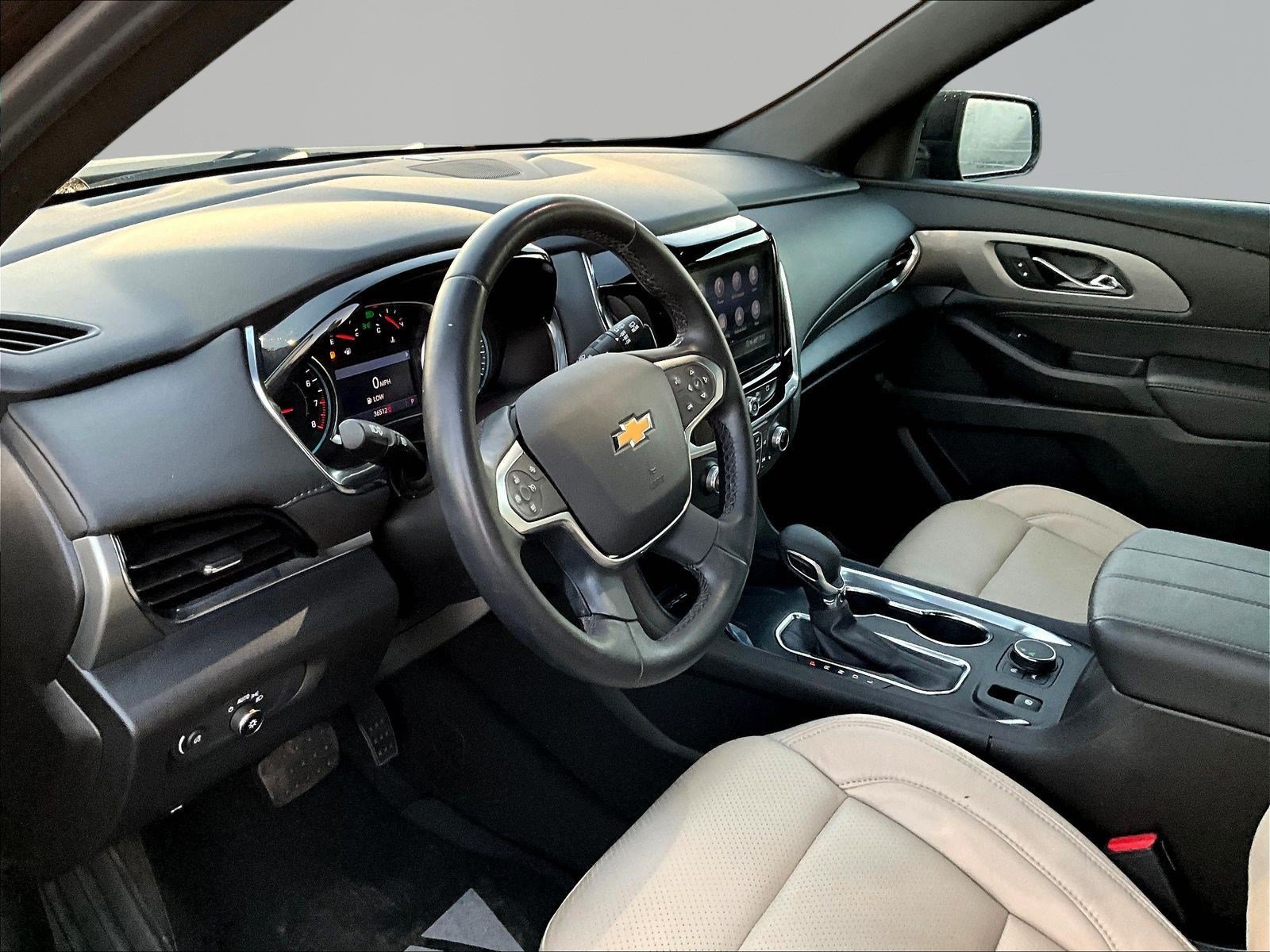 Used 2023 Chevrolet Traverse LT FWD image 17