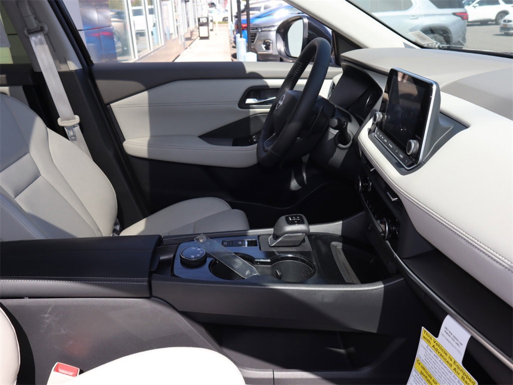 Certified 2025 Nissan Rogue SV w/ SV Premium Package image 27