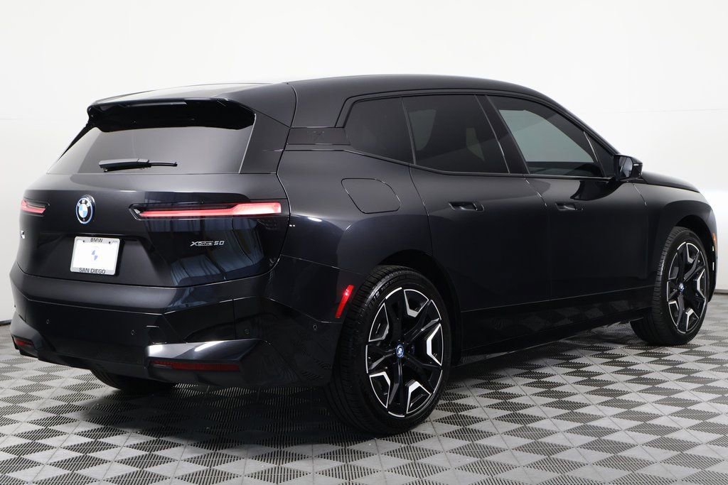 Used 2024 BMW iX xDrive50 w/ Premium Package image 4