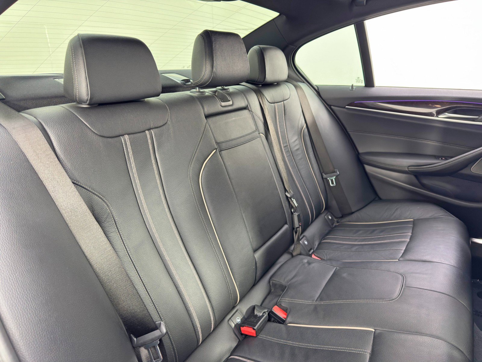 Used 2017 BMW 540i xDrive image 40