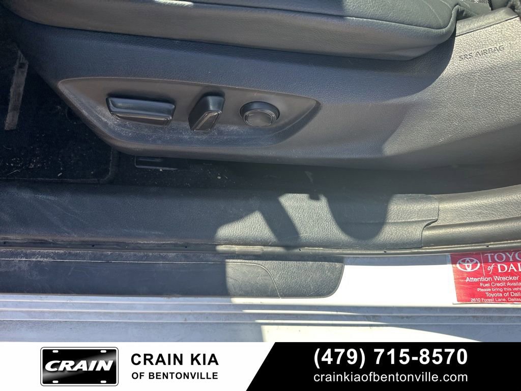 Used 2020 Toyota Camry SE image 16