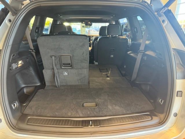 New 2025 Jeep Grand Cherokee L Altitude image 9