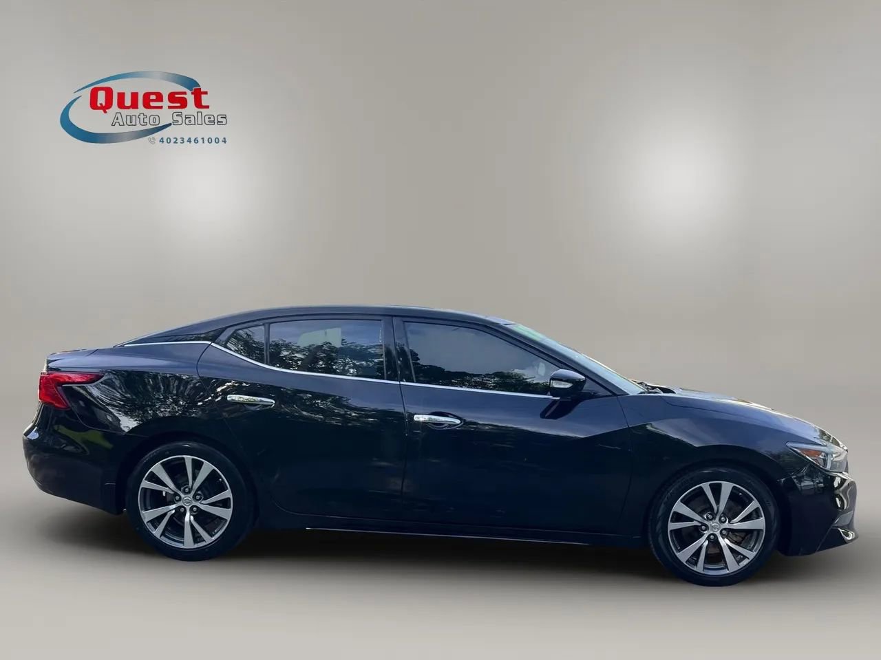Used 2017 Nissan Maxima Platinum FWD image 2