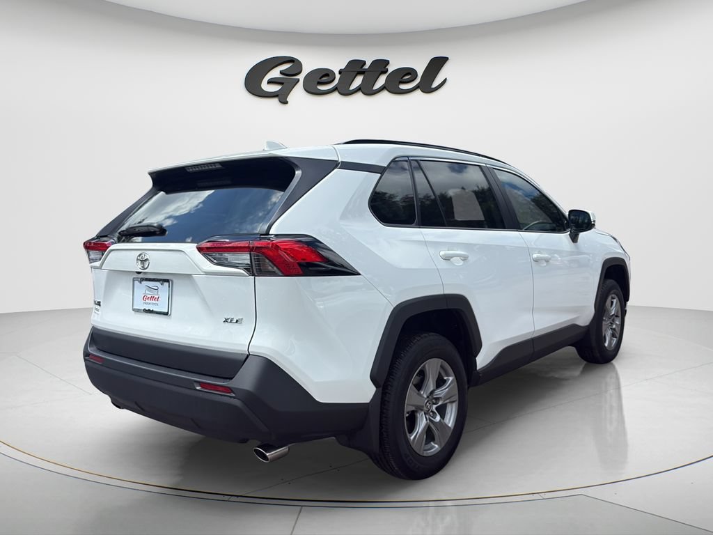 Used 2025 Toyota RAV4 XLE w/ Convenience Package FWD image 5
