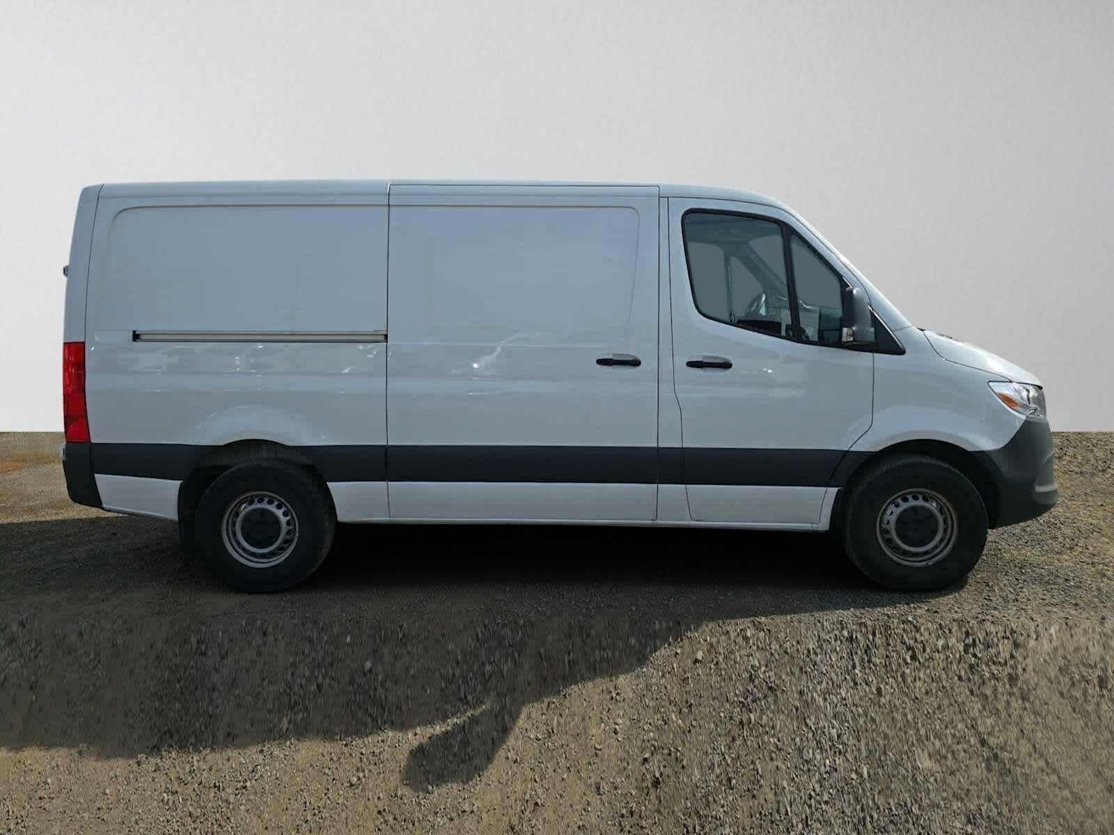 Used 2025 Mercedes-Benz Sprinter 2500 image 2