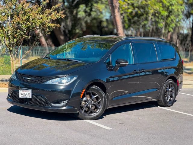 Used 2018 Chrysler Pacifica Limited w/ Advanced Safetytec Group FWD image 9