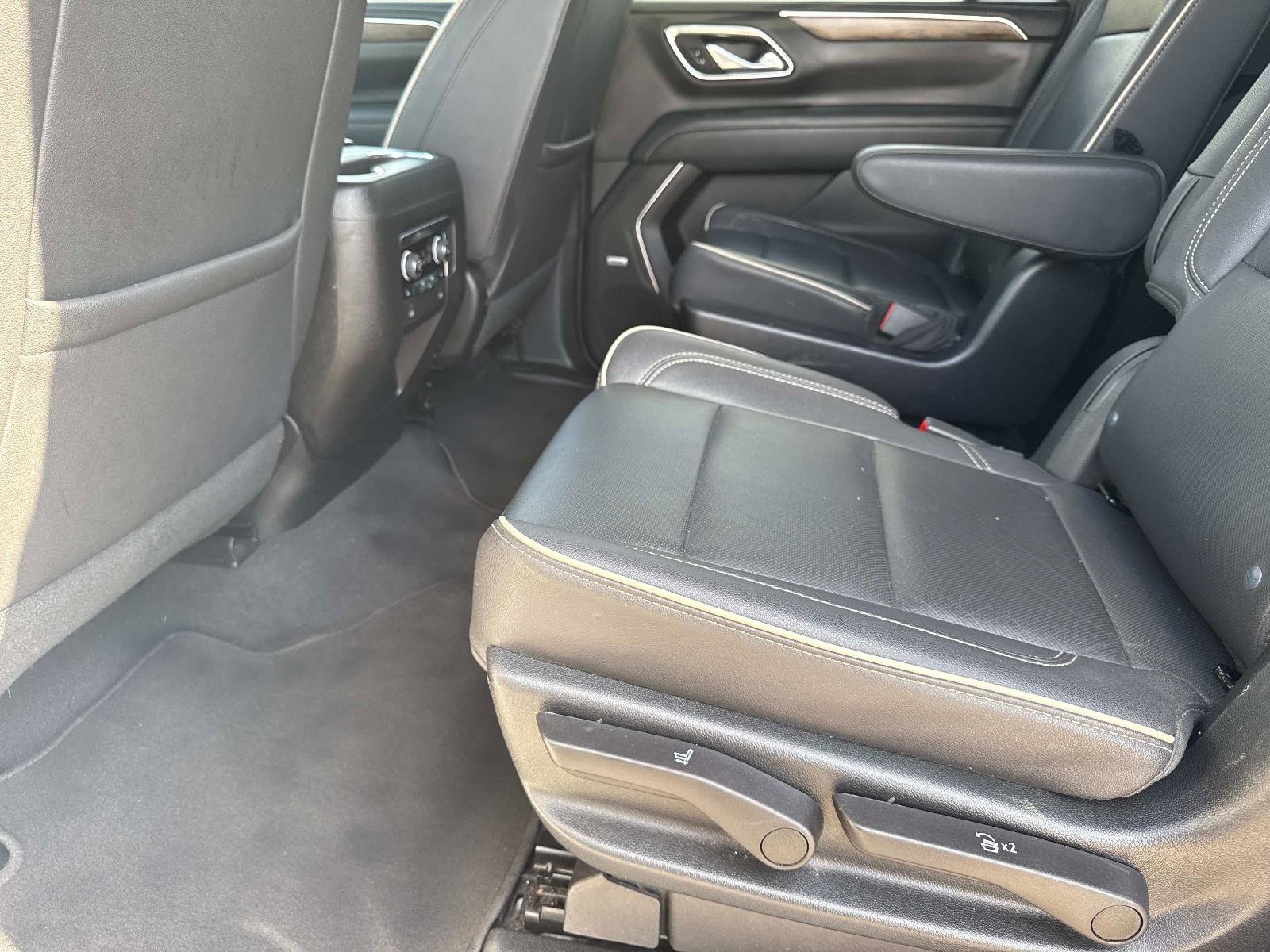 Used 2023 Chevrolet Suburban Premier image 15