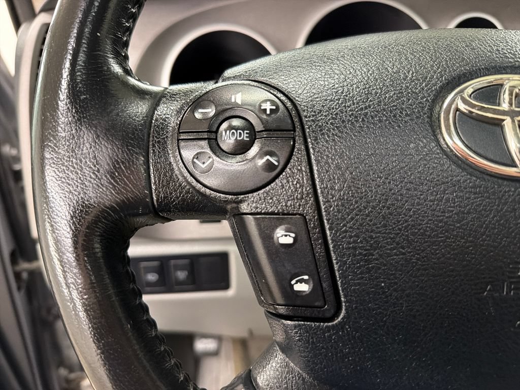 Used 2011 Toyota Sequoia SR5 AWD/4WD image 19