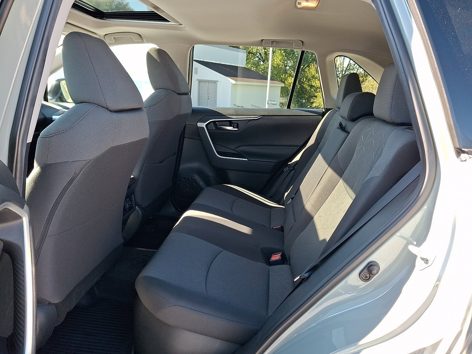 Used 2021 Toyota RAV4 XLE w/ Convenience Package AWD/4WD image 11