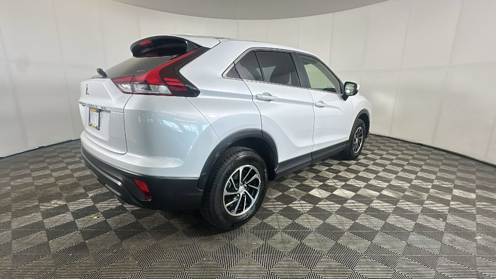 Used 2025 Mitsubishi Eclipse Cross ES AWD/4WD image 2