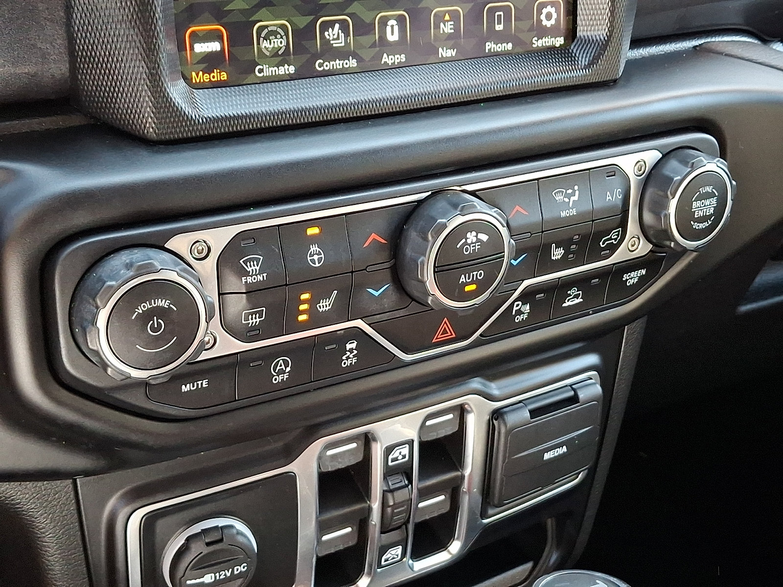 Certified 2022 Jeep Wrangler Unlimited Sahara AWD/4WD image 16