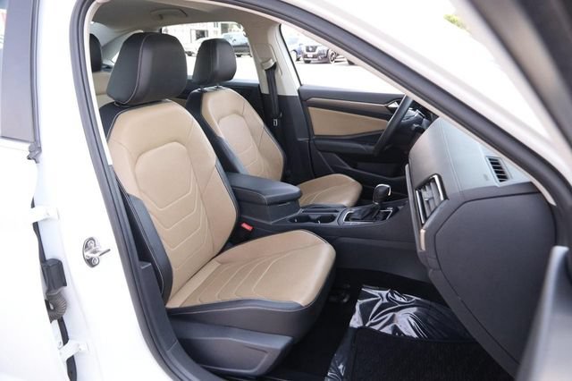 Used 2019 Volkswagen Jetta SEL Premium FWD image 25