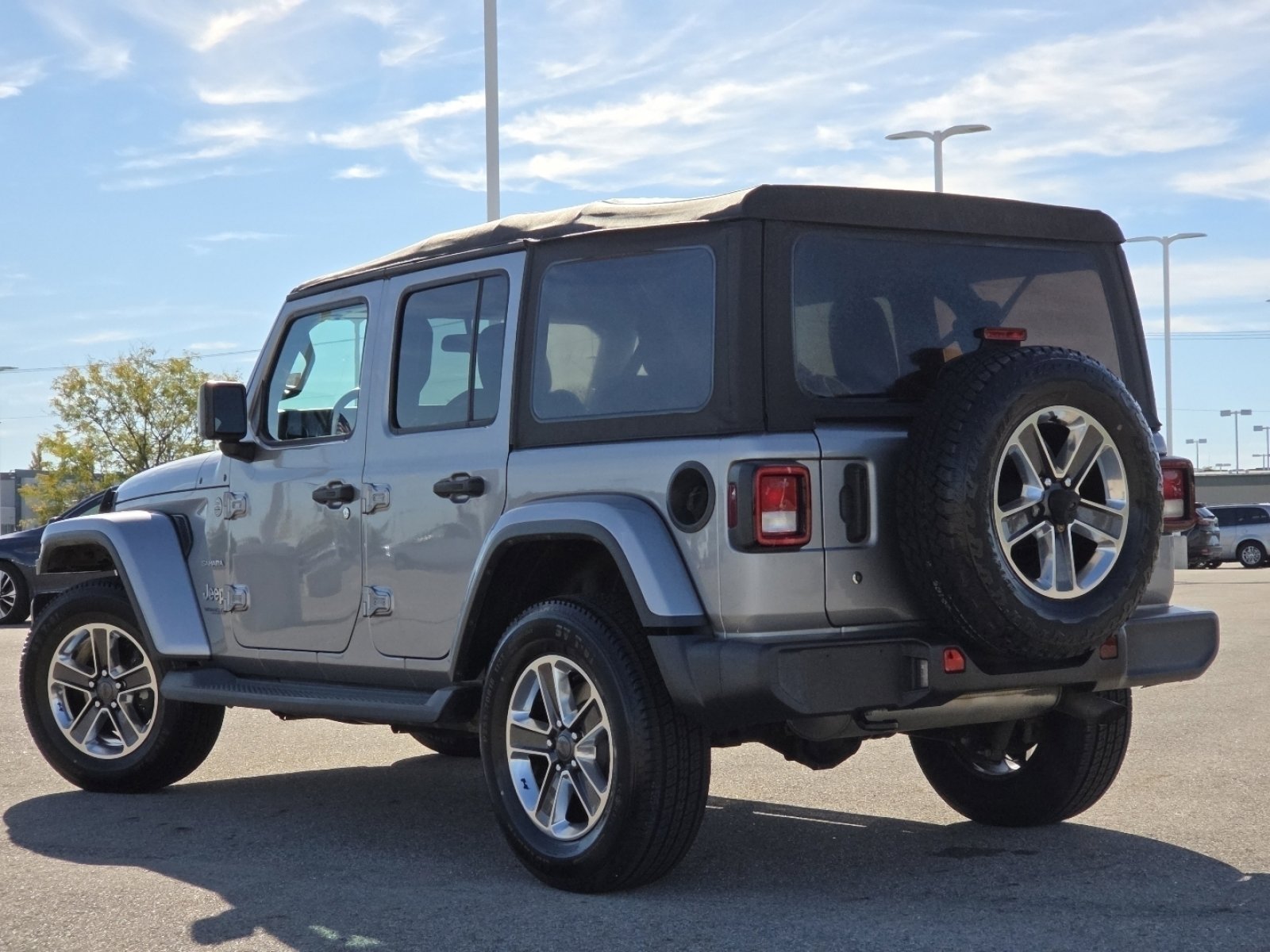 Used 2018 Jeep Wrangler Unlimited Sahara image 15
