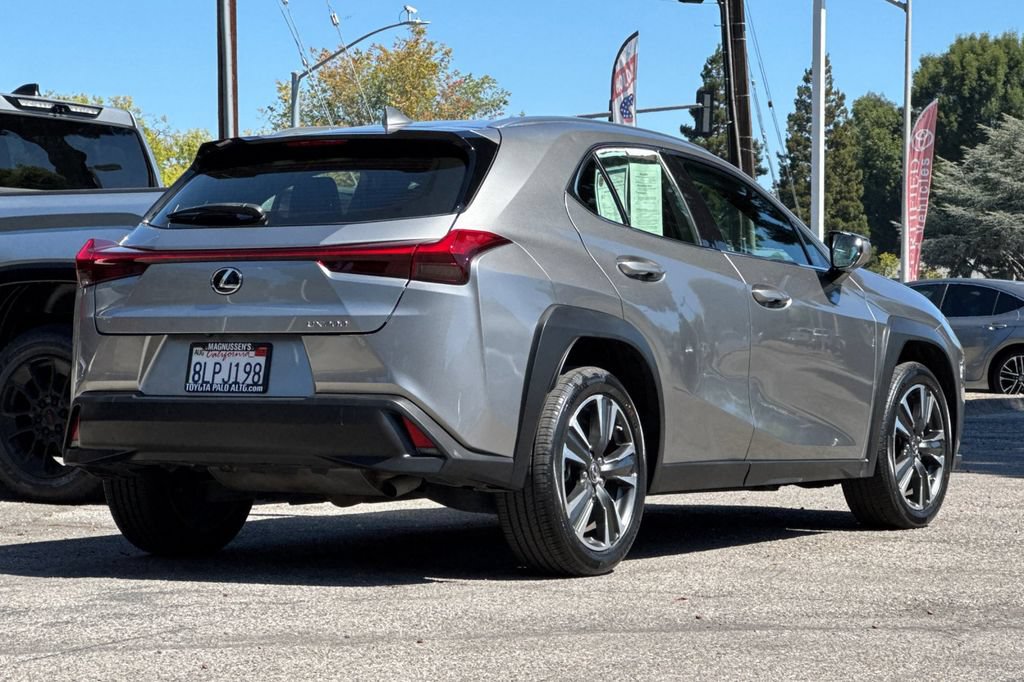 Used 2019 Lexus UX 200 w/ Premium Package FWD image 3