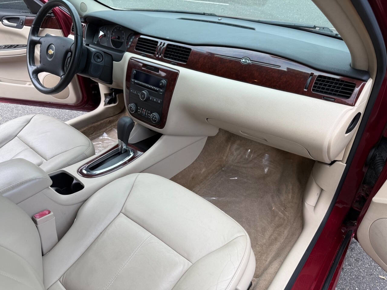 Used 2009 Chevrolet Impala LT w/ Luxury Edition Package FWD image 18