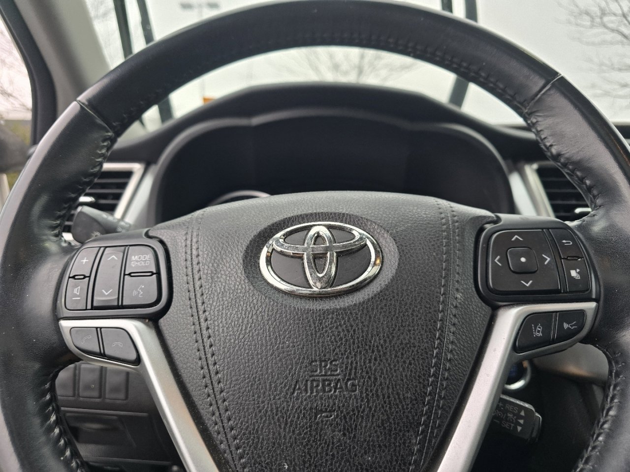 Used 2018 Toyota Highlander XLE image 18
