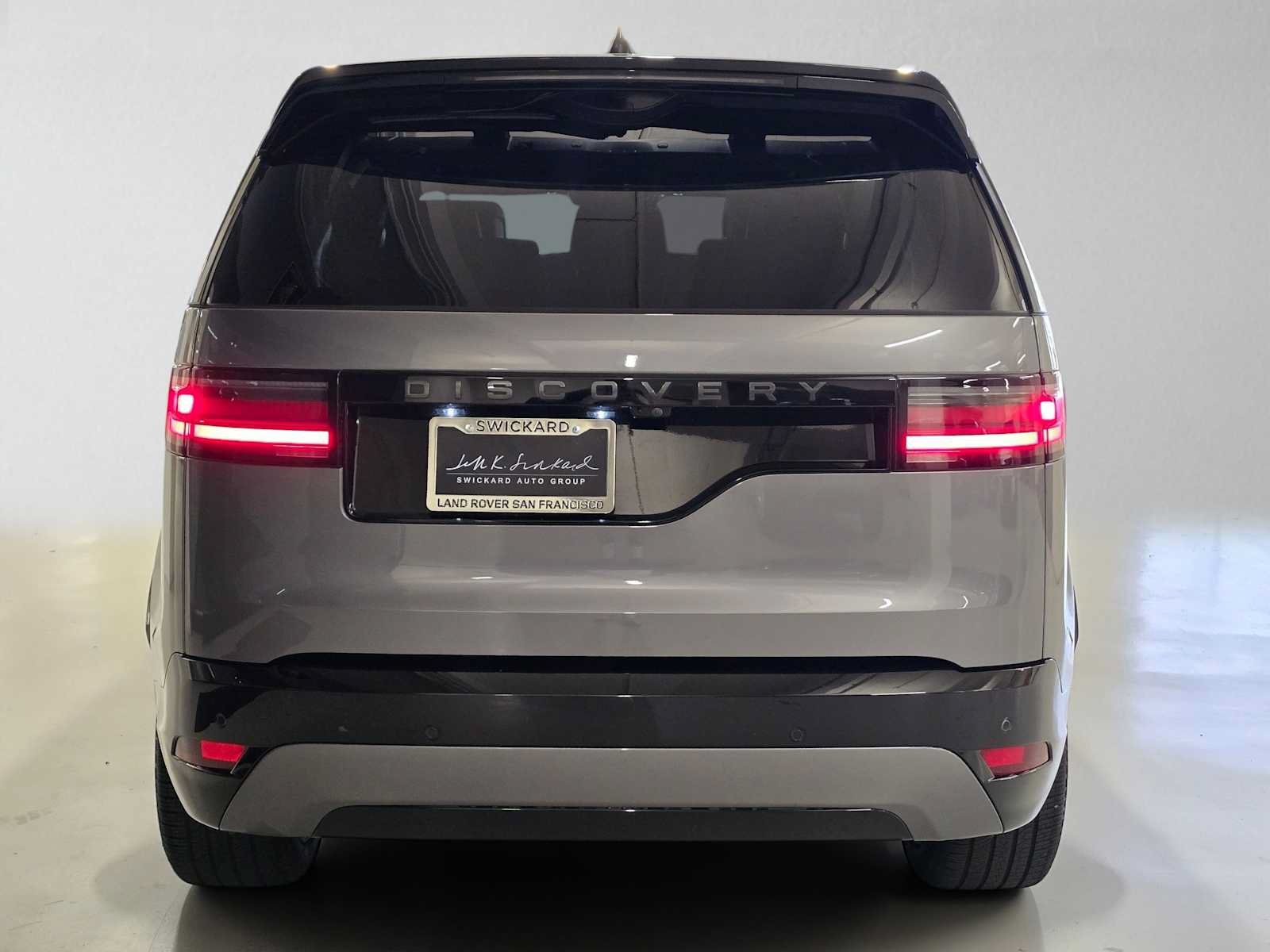 Used 2025 Land Rover Discovery Dynamic SE AWD/4WD image 4
