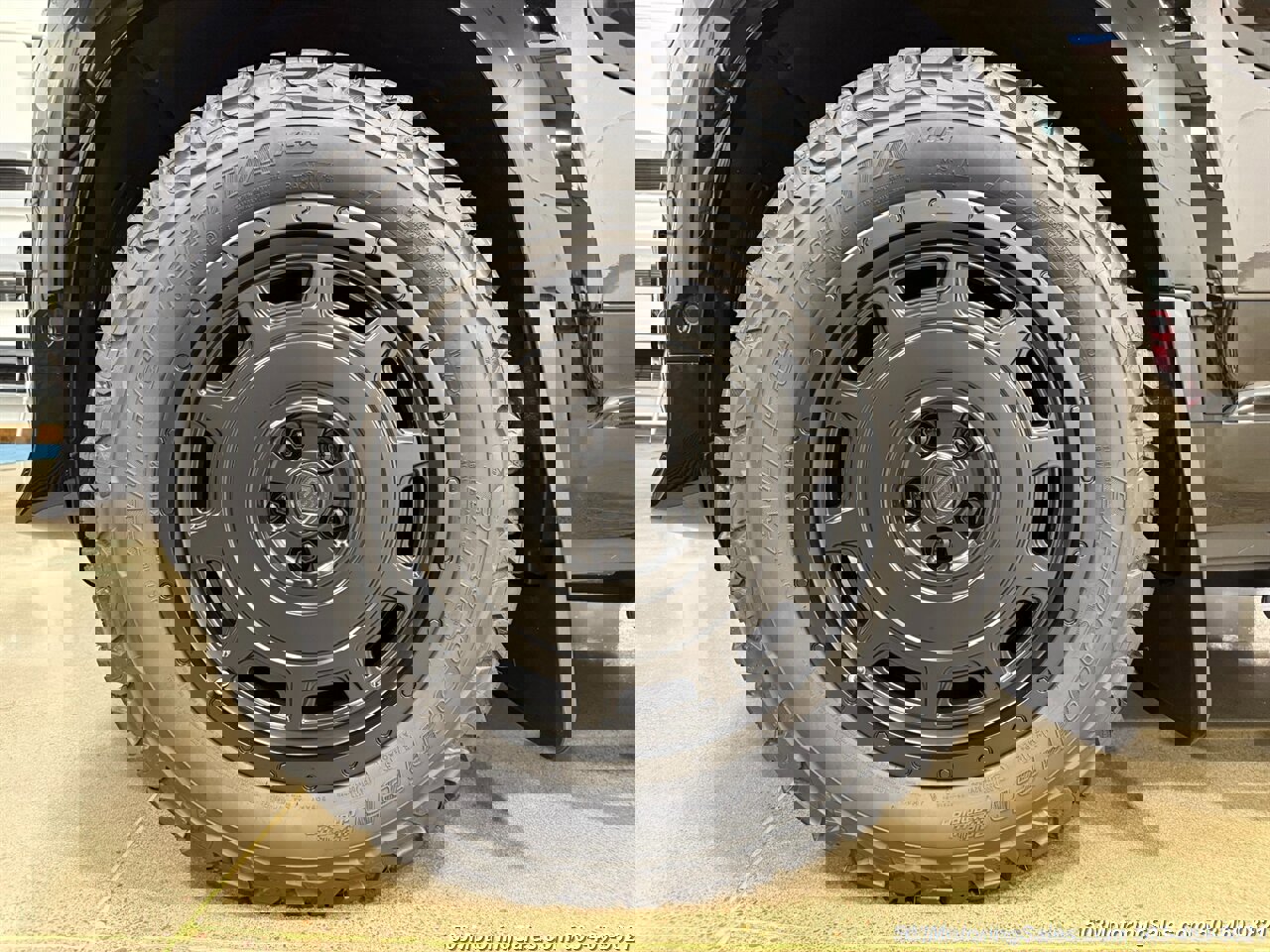 Used 2024 Land Rover Defender 90 V8 image 37