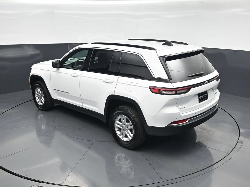Used 2025 Jeep Grand Cherokee Laredo w/ Luxury Tech Group I AWD/4WD image 39